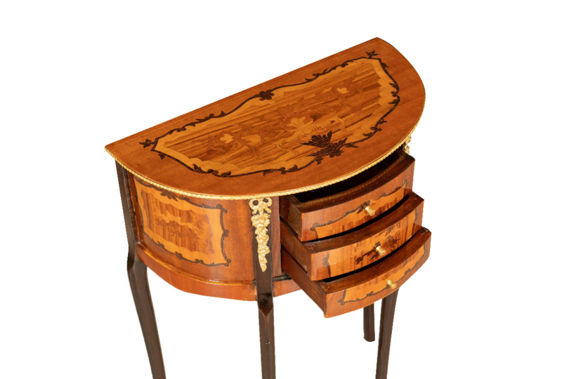Biscottini Consolle a mezzaluna in legno impiallacciato noce arricchito con particolari intarsi fatti a mano e decori in bronzo
