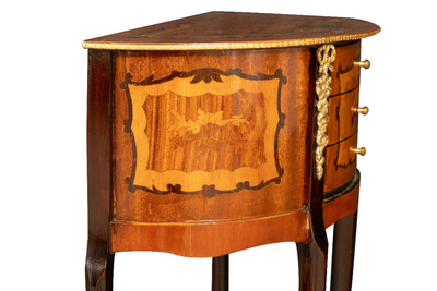 Biscottini Consolle a mezzaluna in legno impiallacciato noce arricchito con particolari intarsi fatti a mano e decori in bronzo