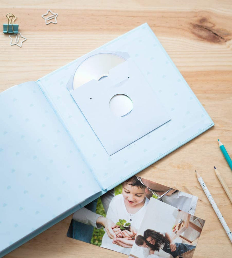 : Album Fotografico Bambino, Album Foto 10X15Cm, 200 Tasche, Copertina Rigida E Porta CD, Album Foto Ricordo Personalizzabile per 200 Foto Con Spazio per Note E Commenti, Baby Polka Blue