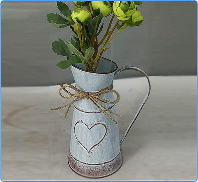 Vaso per Fiori Vintage 2 Pezzi Vaso Rustico Secchiello per Fiori Shabby Chic Ferro Vaso Di Fiori Brocca Di Latte Con Design a Forma Di Cuore E Corda per Balcone Decorazione Della Tavola