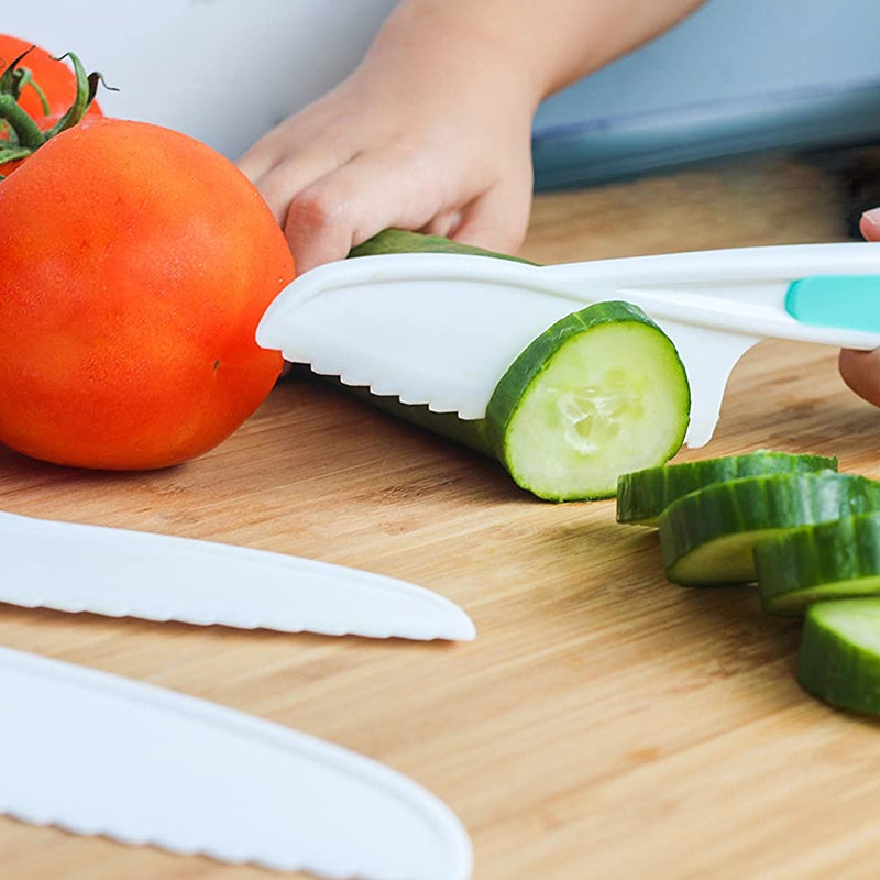 Early Childhood Kindergarten Using Plastic Fruit Knife Does Not Hurt Your Hands