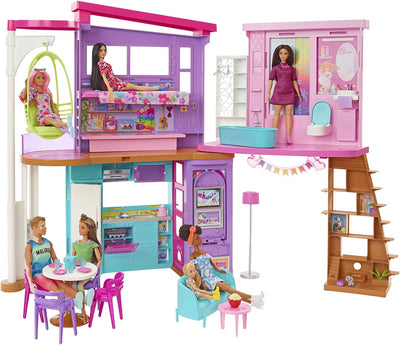 -  Casa Di Malibu (106 Cm) Playset Casa Delle Bambole Con 2 Piani, 6 Stanze, Ascensore Altalena E Più Di 30 Pezzi, Giocattolo per Bambini 3+ Anni, HCD50