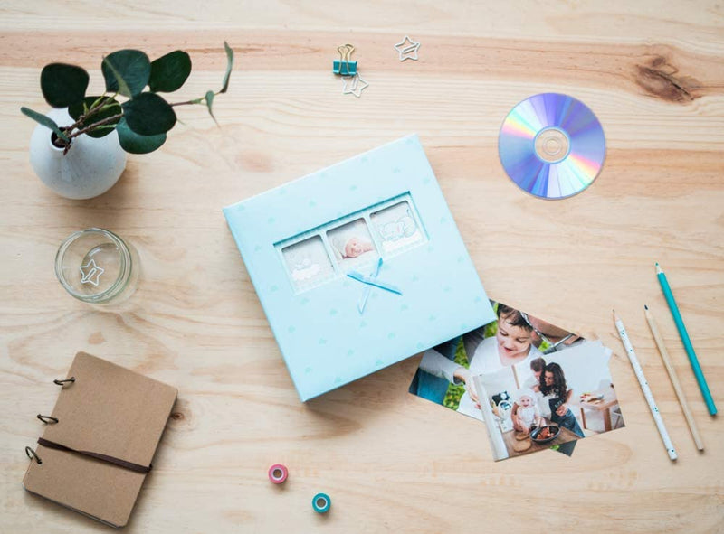 : Album Fotografico Bambino, Album Foto 10X15Cm, 200 Tasche, Copertina Rigida E Porta CD, Album Foto Ricordo Personalizzabile per 200 Foto Con Spazio per Note E Commenti, Baby Polka Blue