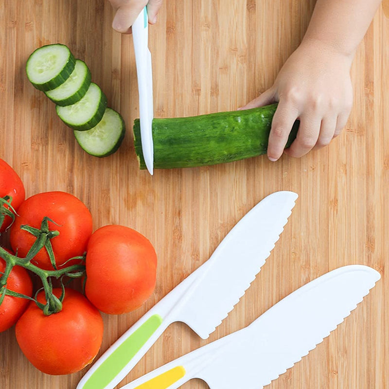 Early Childhood Kindergarten Using Plastic Fruit Knife Does Not Hurt Your Hands