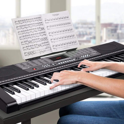 Tastiera Musicale Pianola Elettronica 61 Tasti Pianoforte Multifunzione Con 255 Ritmi 50 Brani Preimpostati Funzione Percussione Ingresso USB AUX E Leggio Porta Spartito E Tablet