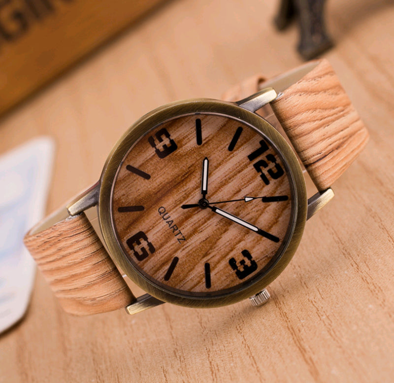 Fashion Wood Grain Watch Four Figures Men and Women Popular Wood Watch