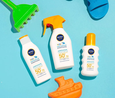 SUN Latte Solare Kids Sensitive Protect & Play FP 50+ 200 Ml, Crema Solare Bambini E Neonati Dai 6 Mesi in Su, Crema Solare 50+ Extra Resistente All'Acqua